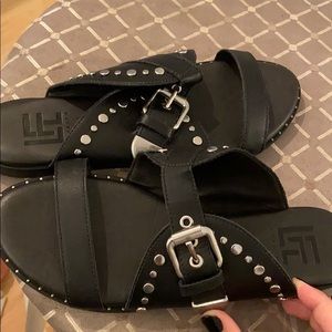 LF buckle sandals